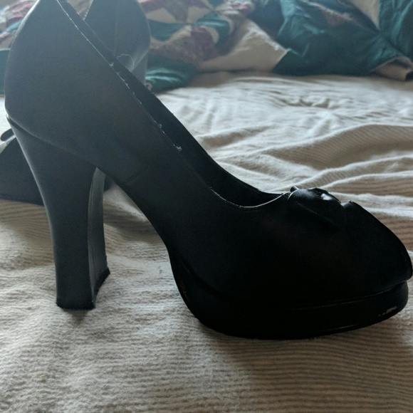 Hot Topic Heels - Picture 2 of 3